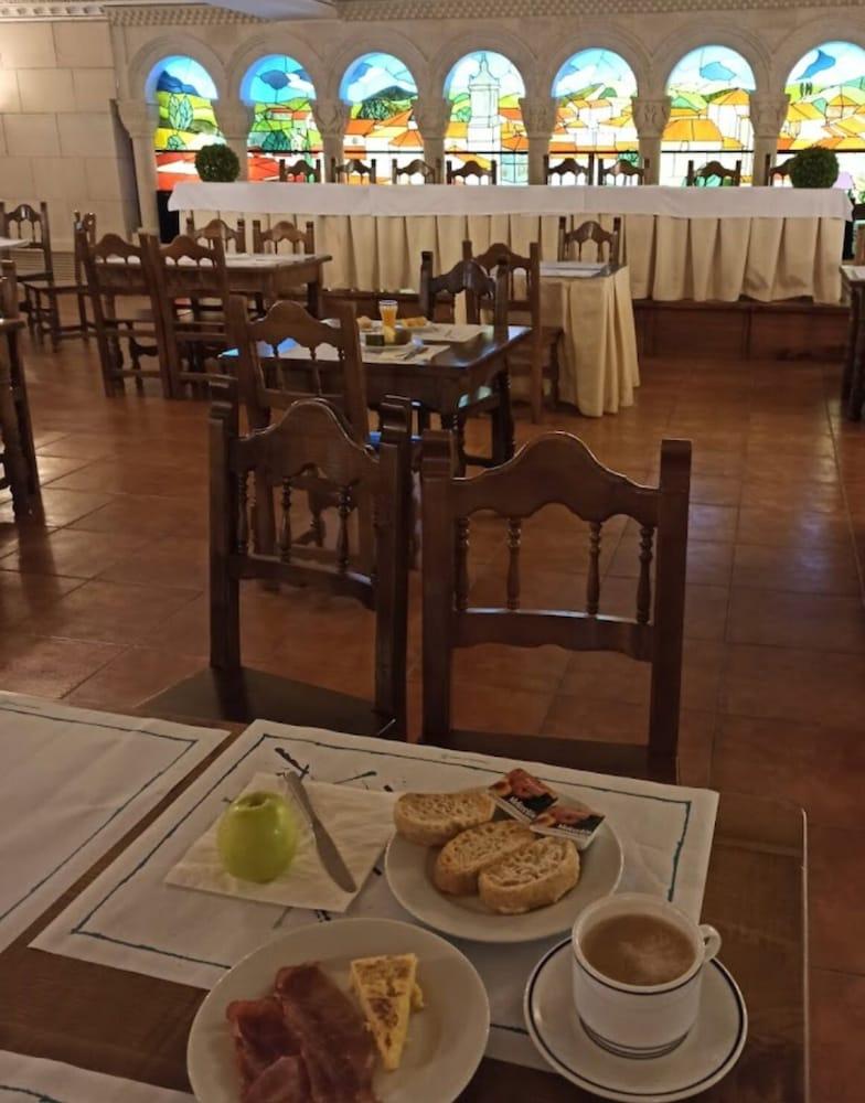 Hotel Santo Domingo De Silos 3*